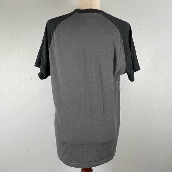 Batman Graphic T-Shirt Size L EUC - Picture 4 of 5